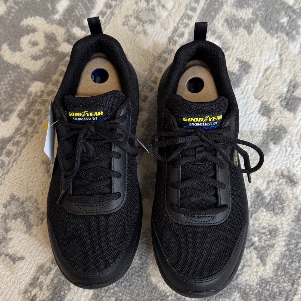 SKECHERS GOODYEAR “Rogue” sneakers with free backpack